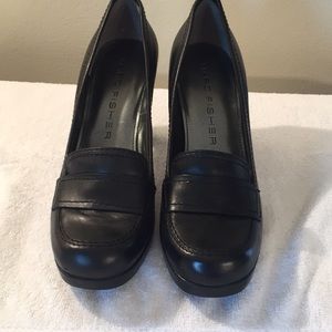 Leather heeled loafer
